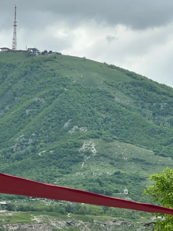 Домик с парковкой и мангалом