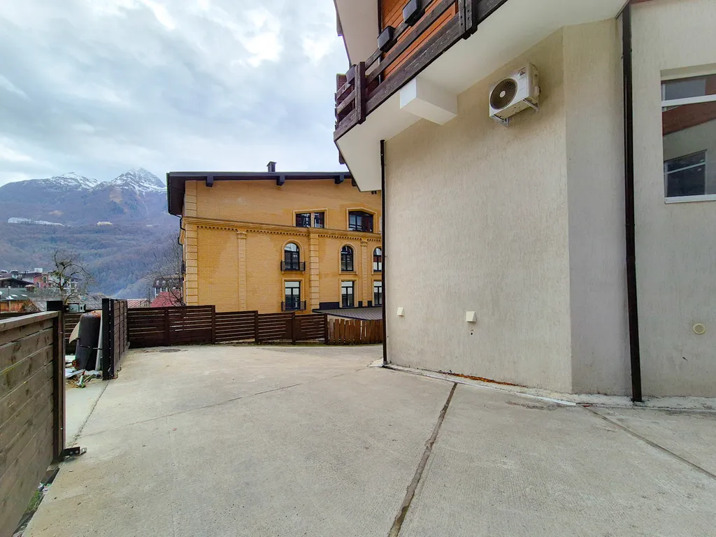 Просторная квартира с видом на горы