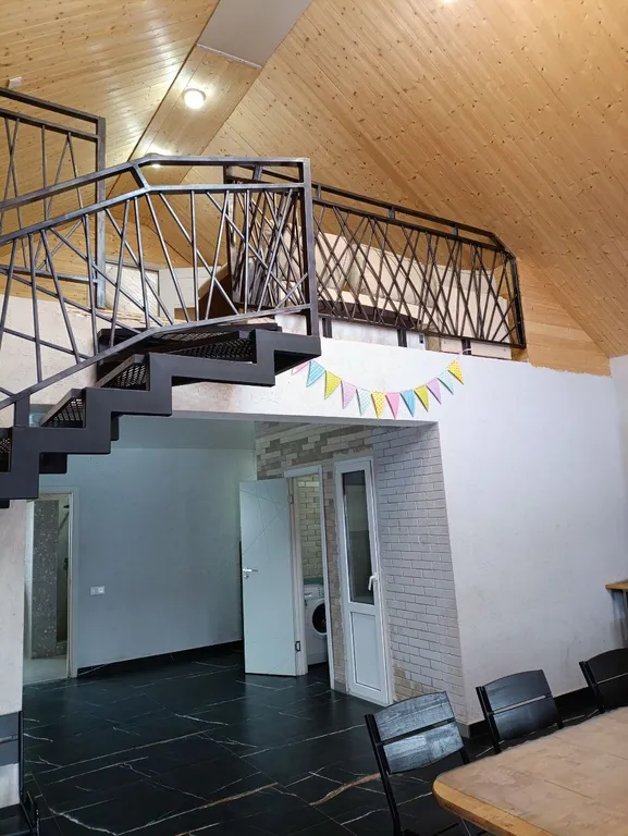 Уютный дом у озера