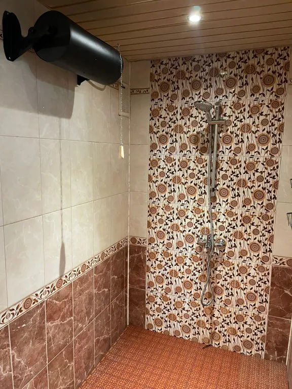 Коттедж Коттедж с большим бассейном — Черное