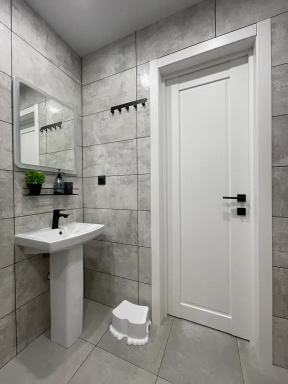 Новые апартаменты с видом на сосновый парк рядом с морем