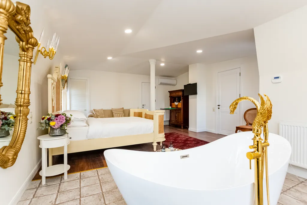 Shindisi Residence, VIP Villa