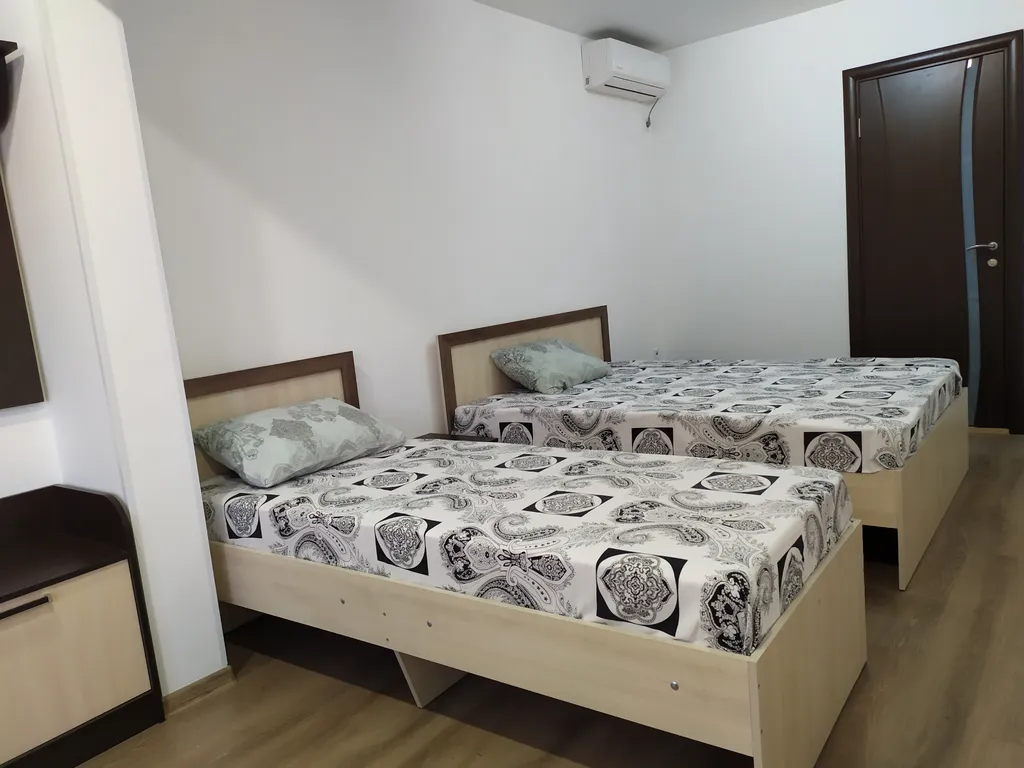 Квартира Трёхместный номер на втором этаже с видом на море — аренда посуточно в Керчь