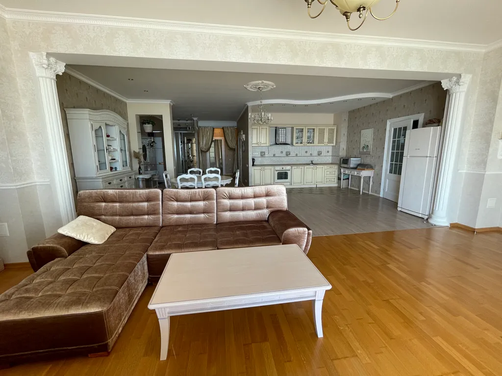 Апарт в Ласпи с террасой, 3 спальни, кухня, у самого моря, для 4-5 человек