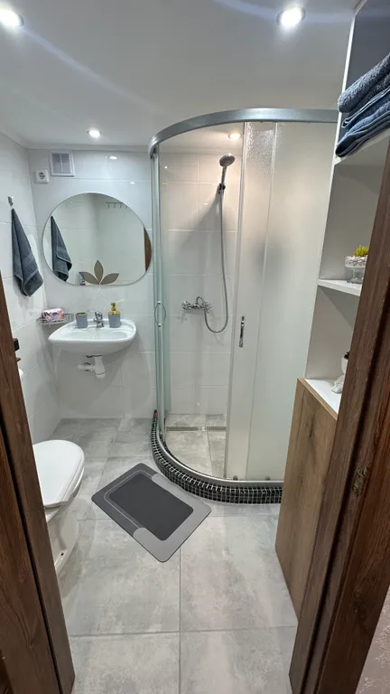 Новая уютная квартира в частном районе