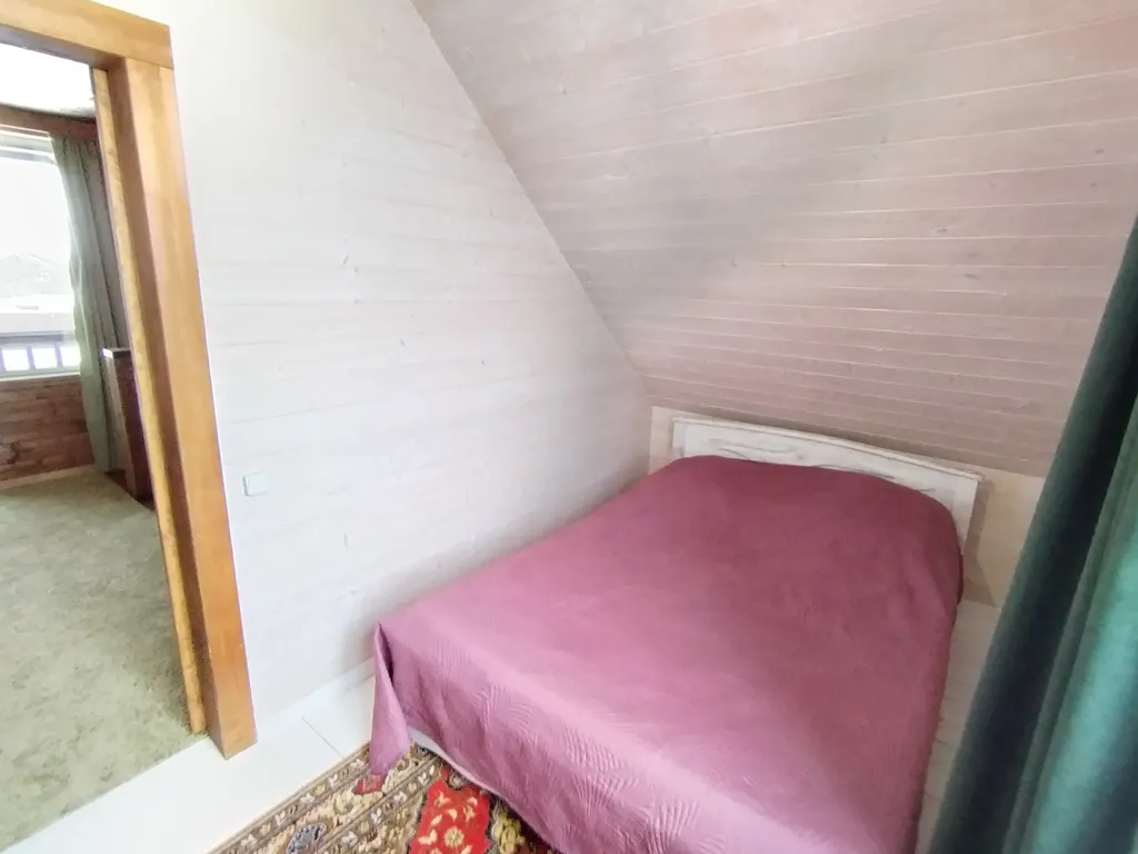 Дом на берегу с баней