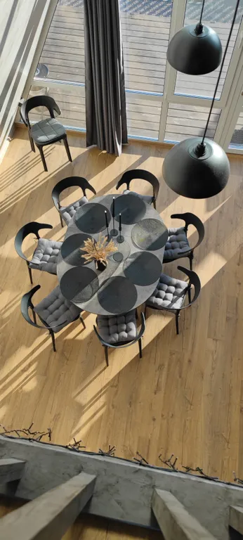 Панорамный домик с теплым бассейном в пяти минутах ходьбы от города