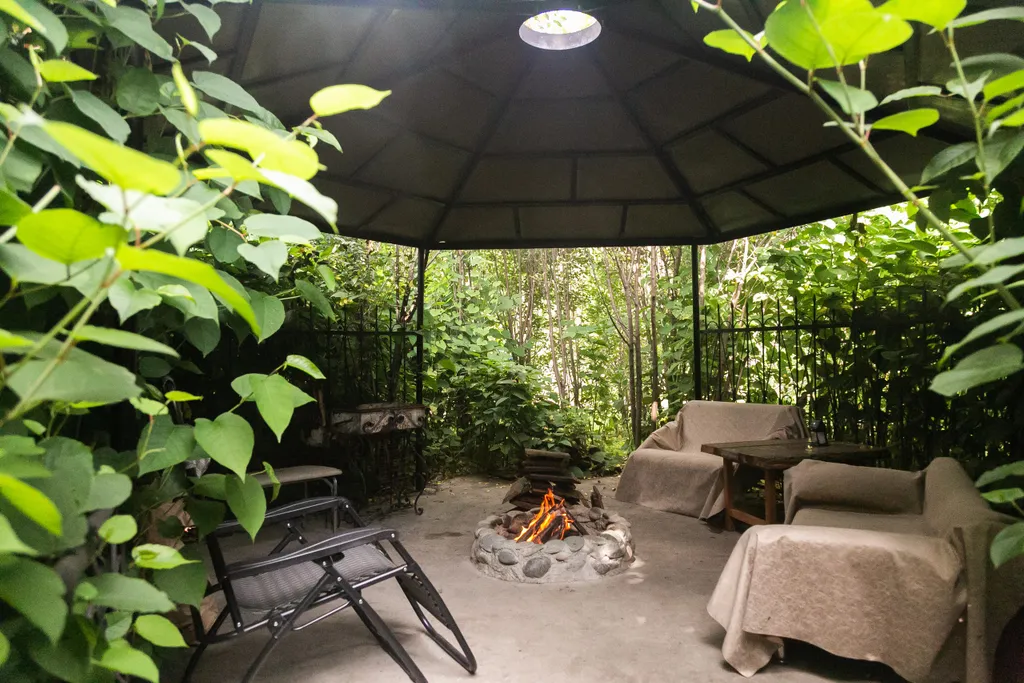 Дом Орешек на берегу Катуни