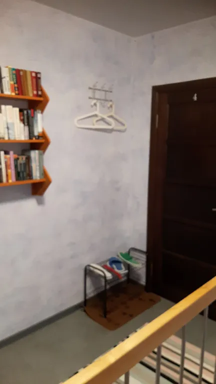 Уютная комната в трёхэтажной квартире в западной части города