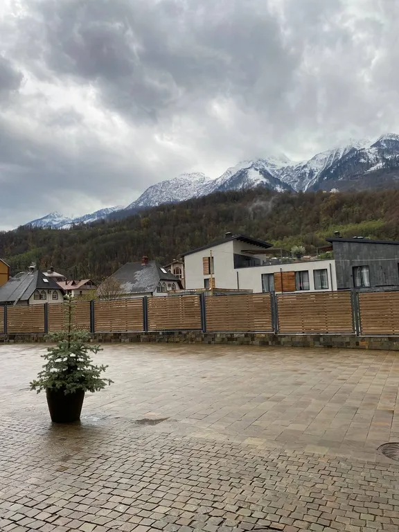 Апартаменты с собственной парковкой вблизи подъемника Горная Карусель