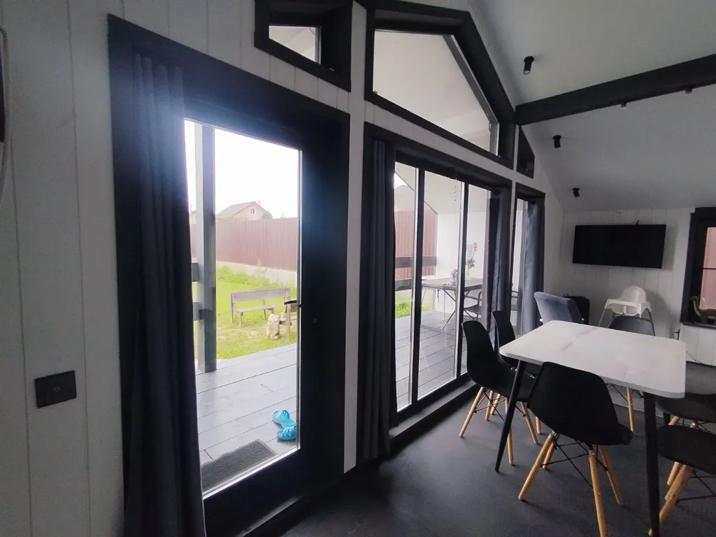 Уютный дом на две семьи в коттеджном поселке