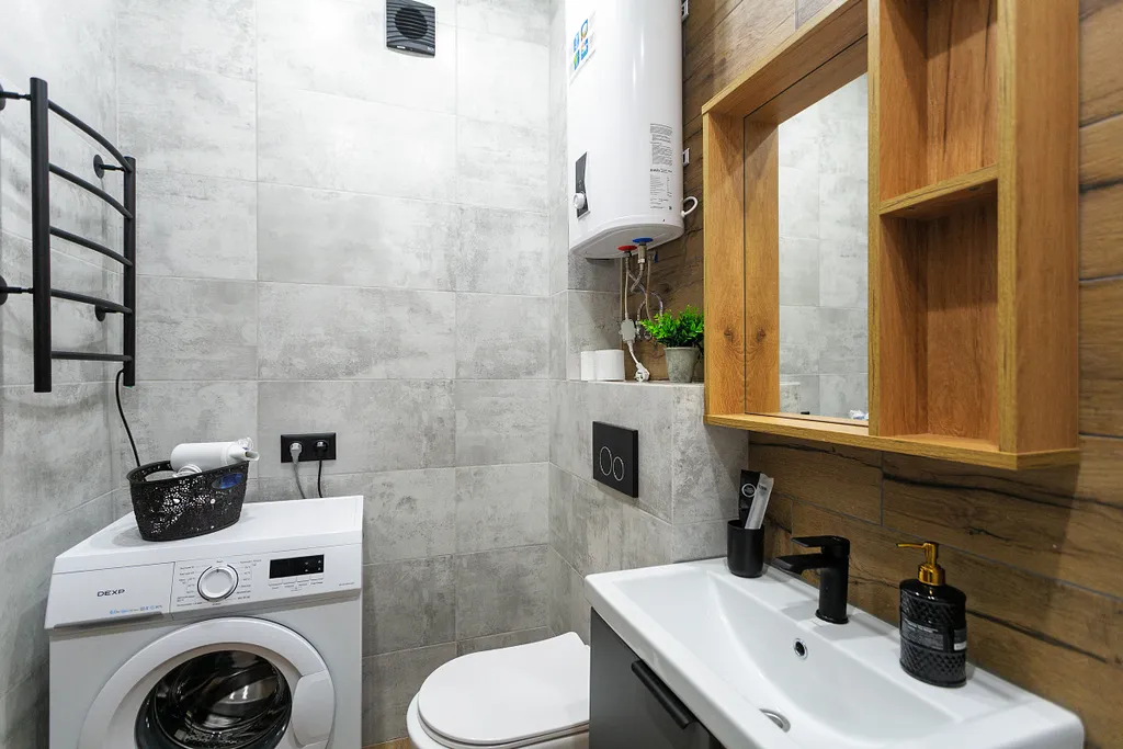 Стильная студия с кондиционером, качелями и кофеваркой