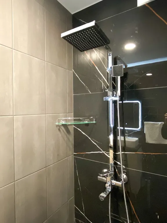 Квартира Квартира ЖК Альпийский квартал, рядом ЖД, 13 этаж, кровать 160 см, вид во двор — Сочи