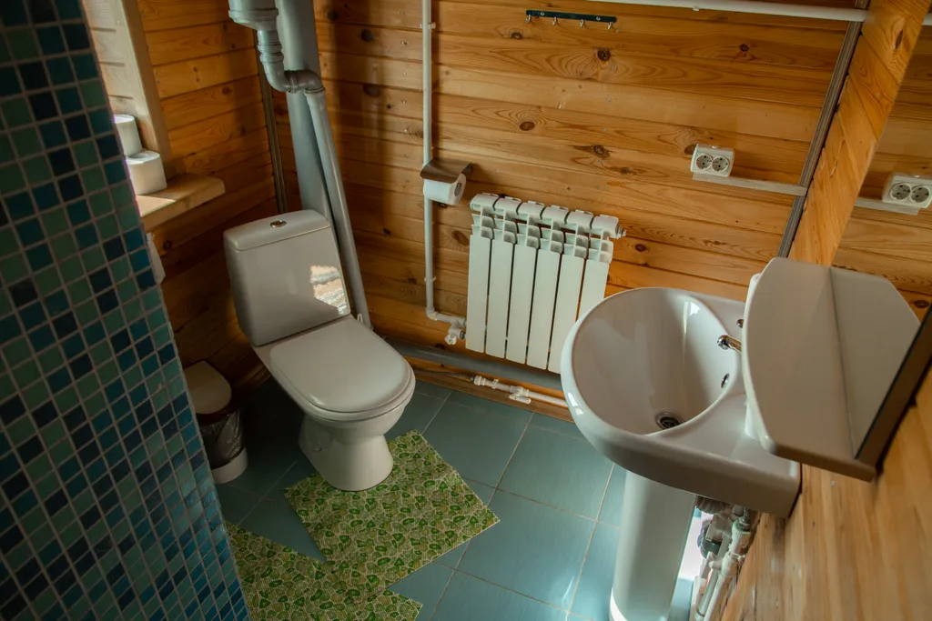 Дом у пруда