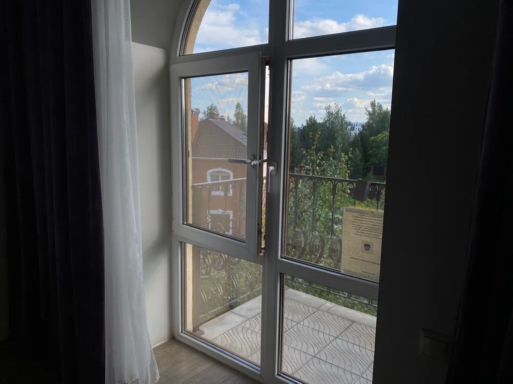 Просторный двухместный номер с двумя раздельными кроватями и балконом