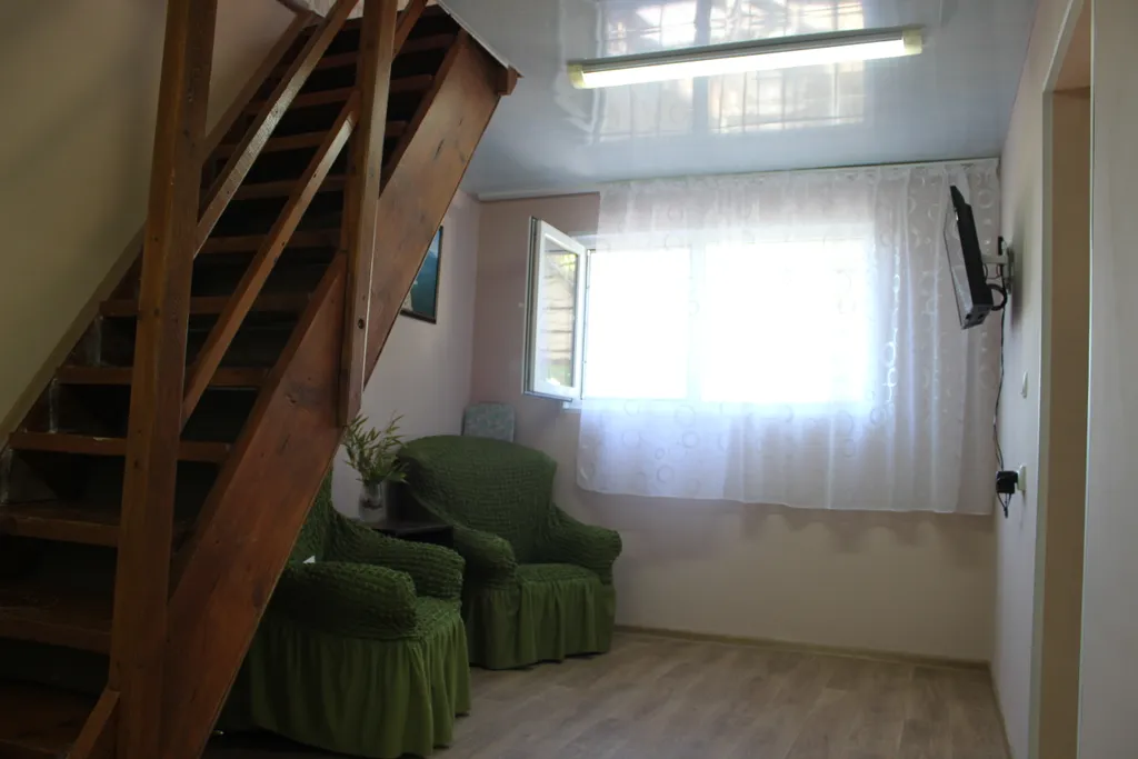 Дом с бассейном у моря