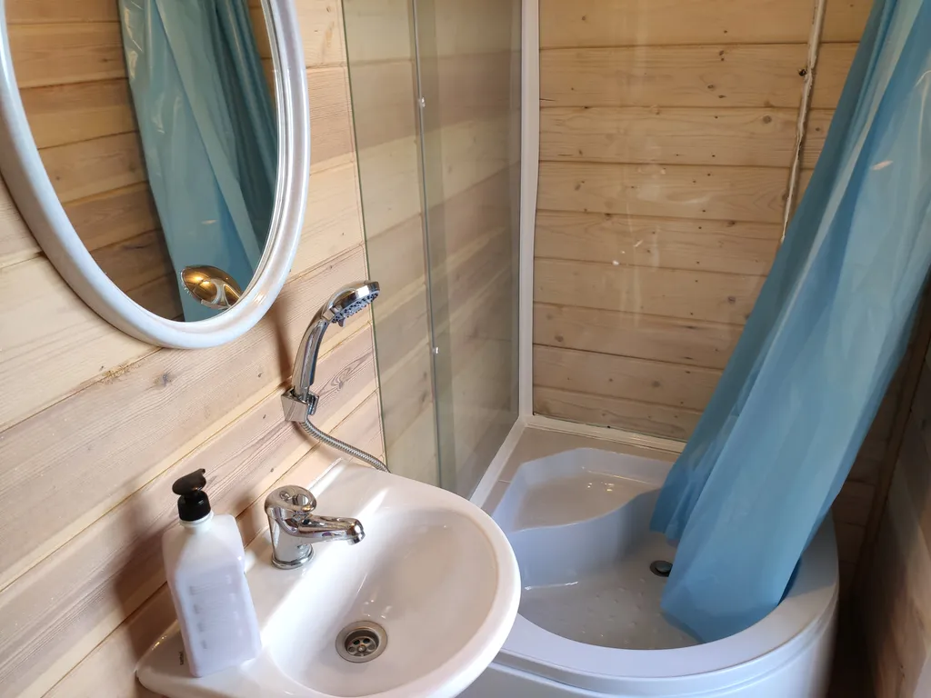 Домик с терассой на берегу Ильменского озера