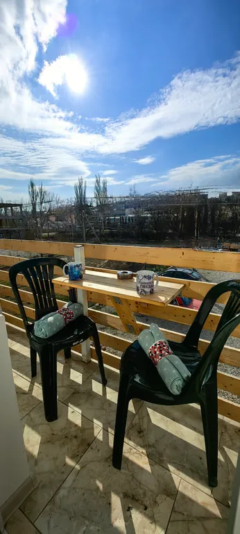 Квартира Квартира Две комнаты с балконами, отопление, кухня, стиралка, беседка, парковка — Судак