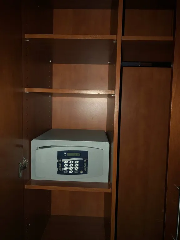 Уютный стандарт с видом на монастырь, Колокола