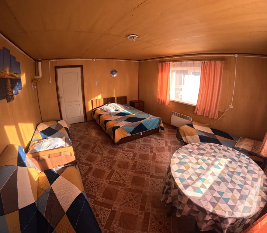 Комната с видом на Байкал