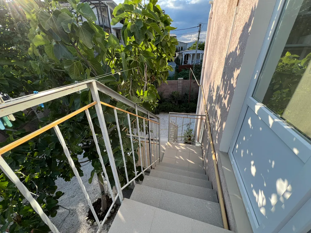 Двухкомнатный дом с кухней на 2 этаже