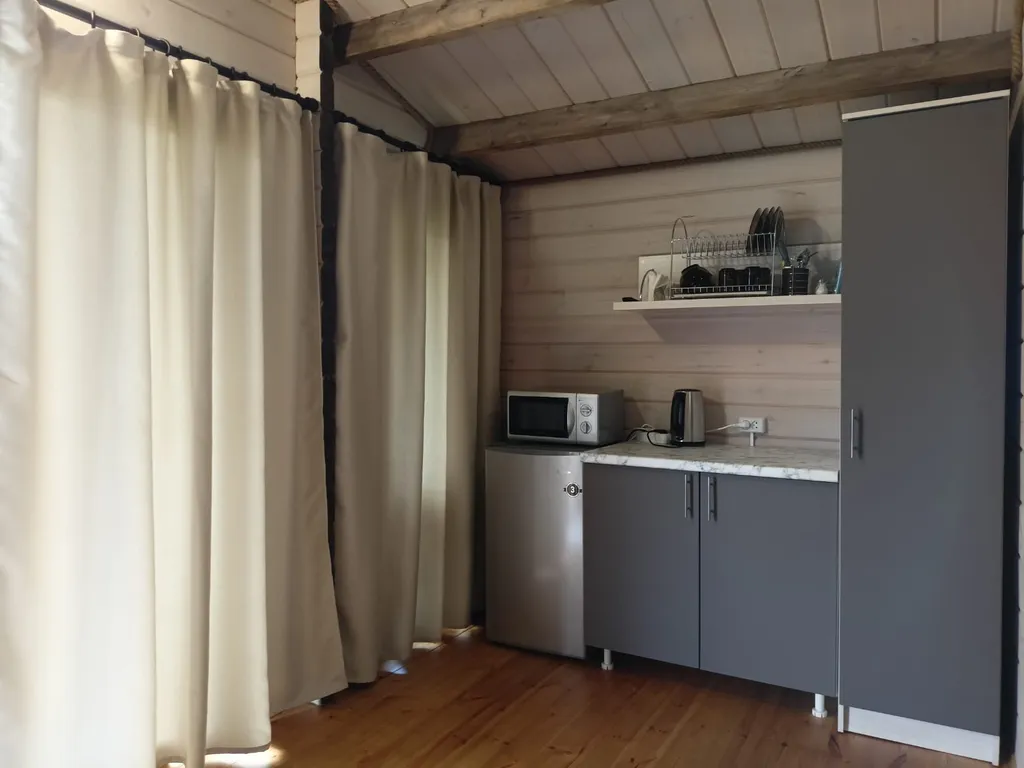 Четырехместный улучшенный гостевой дом с видом на горы 5