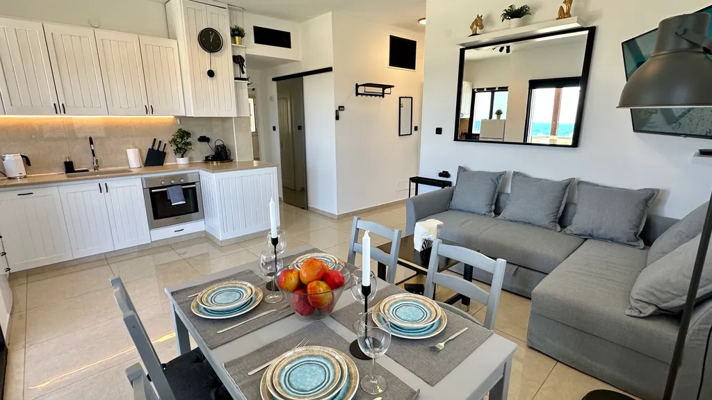 GW951 Квартира с балконом с видом на море (Gugel Waves Nahariya)