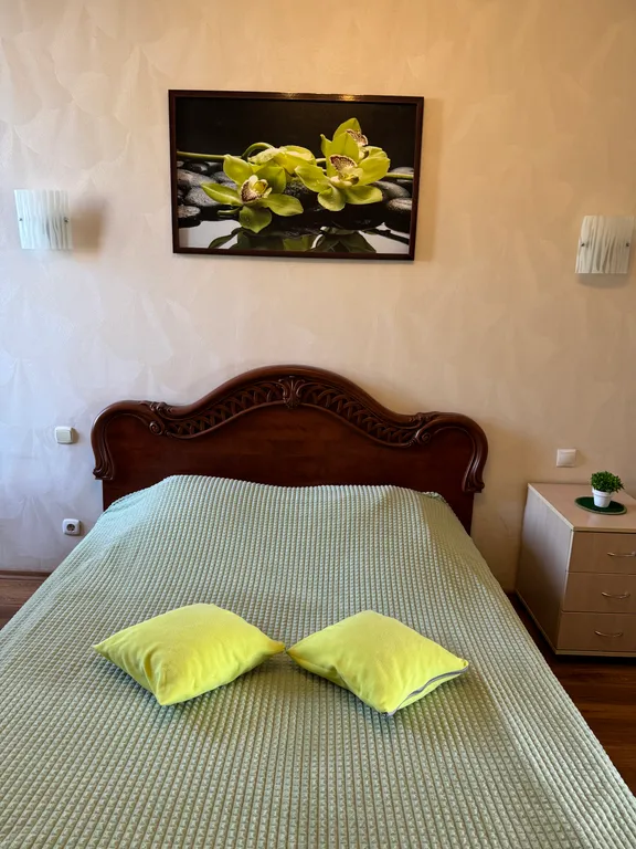 Большая 3-комнатная квартира в самом центре на площади