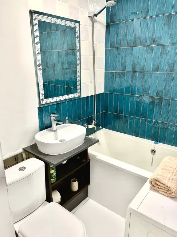 Современная  двушка около  тропы здоровья, и любужвкого предместья