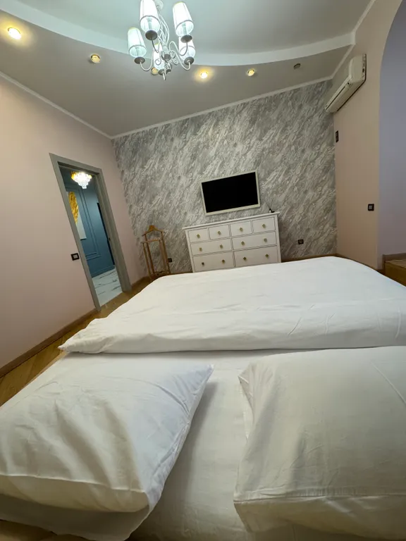 Огромная квартира на набережной