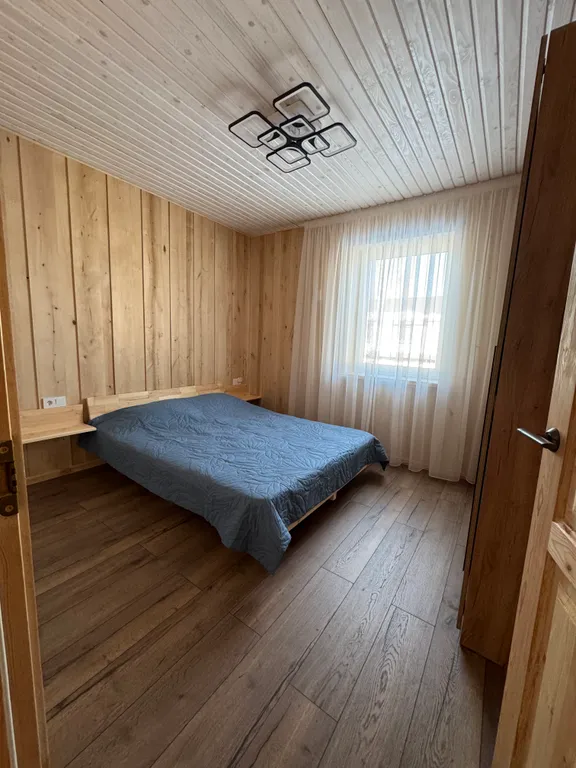 Большой дом у озера