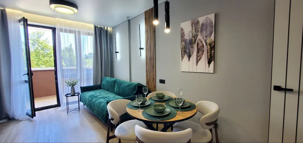 Современные апартаменты в живописном месте Ялты с видом на море