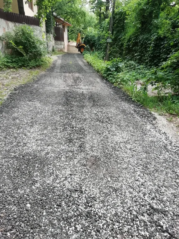 Дом в дубовой роще у реки