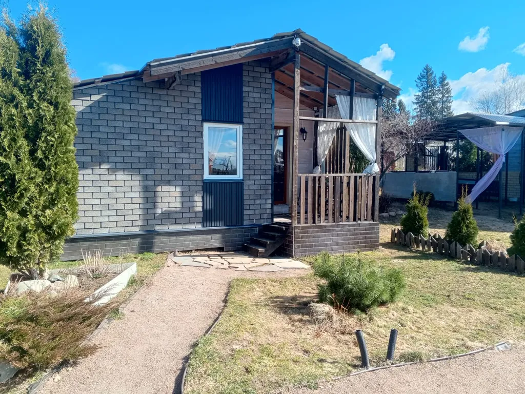 Уютный зимний дом со всеми удобствами рядом с лесом