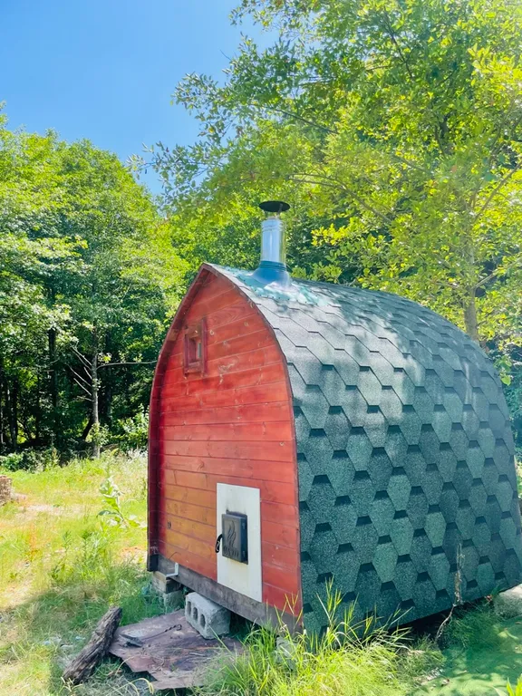 Двухкомнатный номер с видом на реку и бассейном