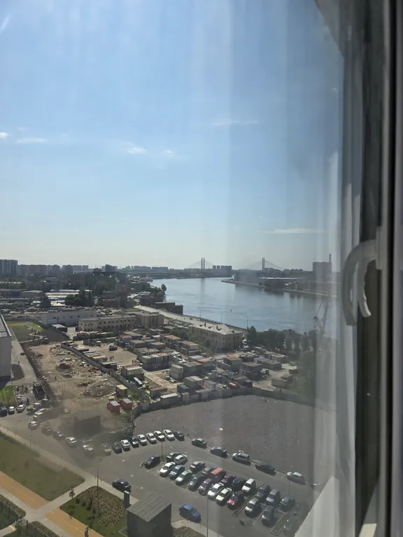 Вид с постели на вантовый мост