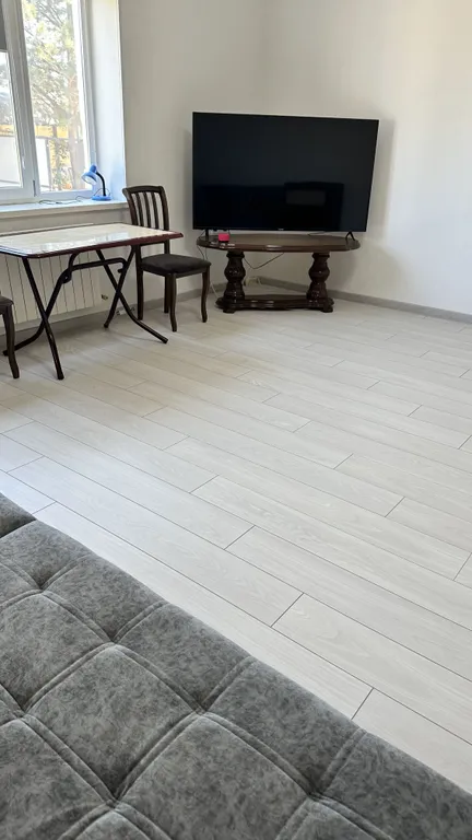 Большой двухэтажный дом в черте города и недалеко от моря