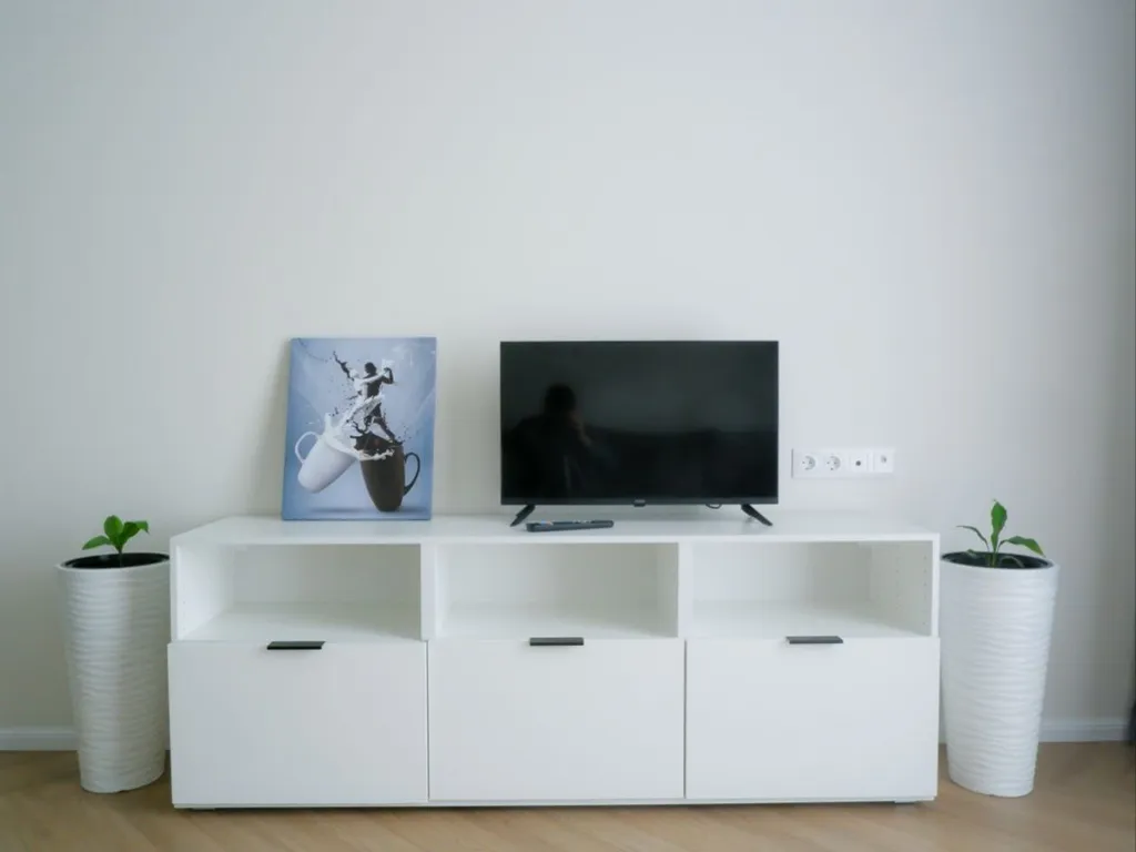 Новая дизайнерская квартира с видом на пруд