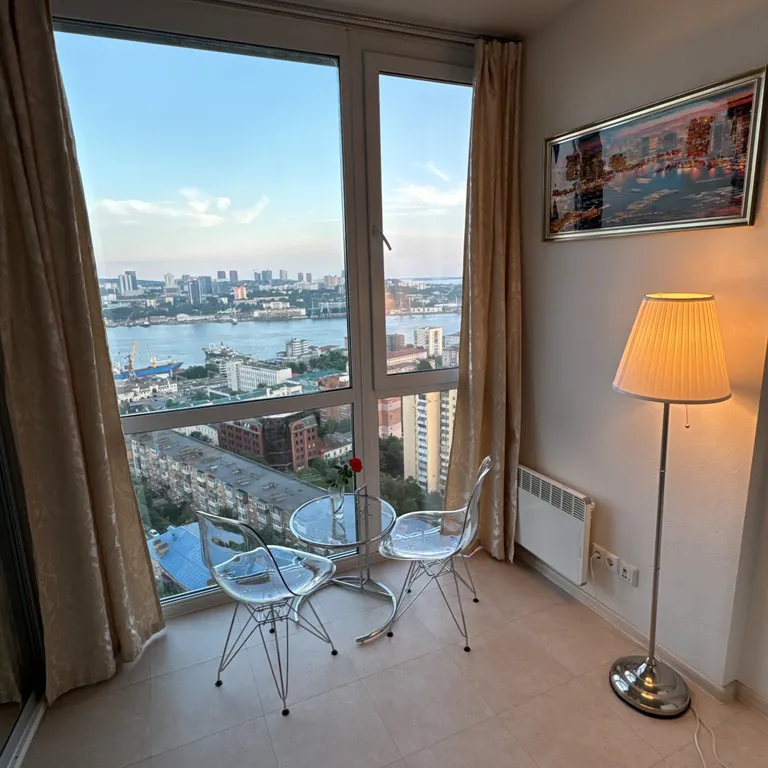 Красивая квартира в центре города с живописным видом на море