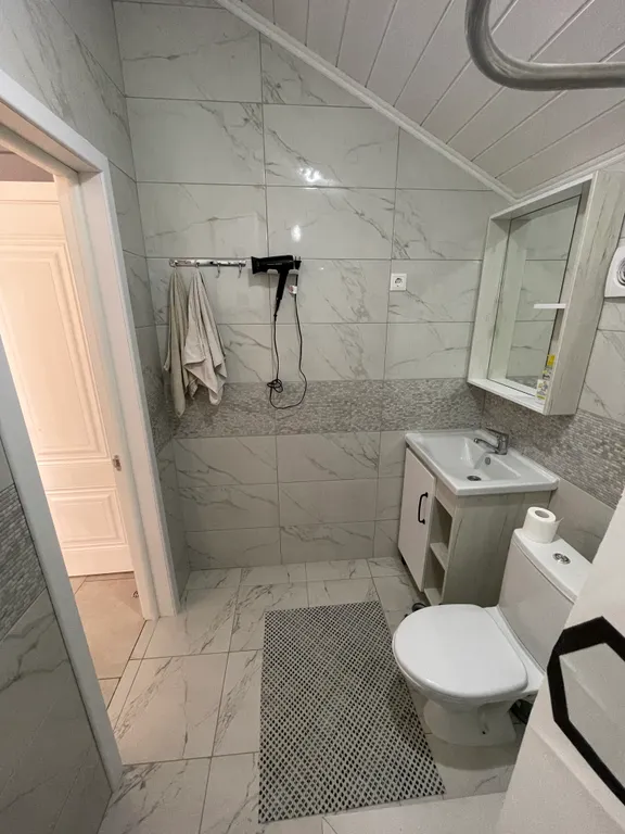 Домик возле моря