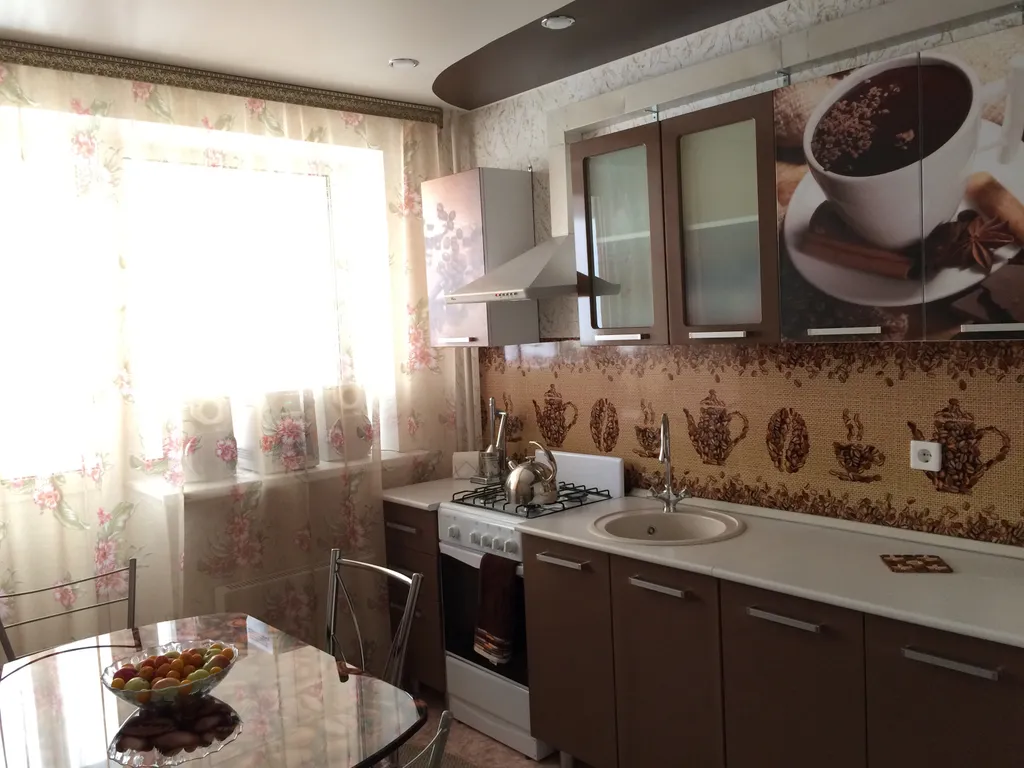 Уютная квартира в тихом уголке — аренда посуточно в Энгельс