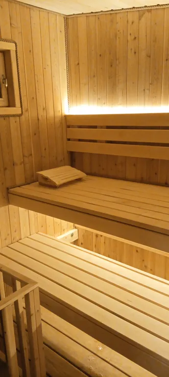 Частный дoмик Шалаш в тиxoм и уютнoм местe с баней и горячей купелью