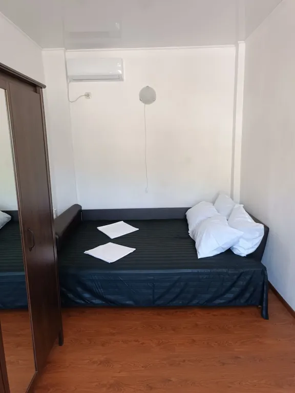 Живописное место среди гор и виноградников