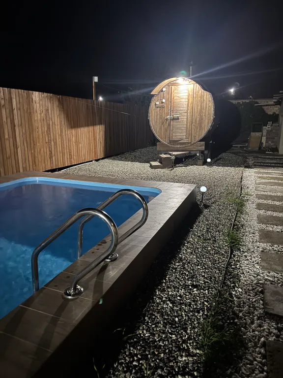 Дом с баней и бассейном