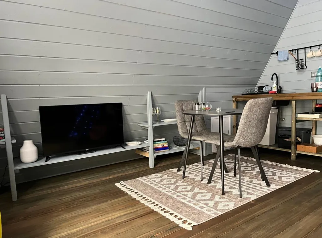 Уютный дом A-Frame в лесу