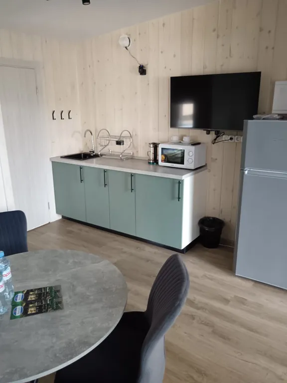 Дом с террасой у реки