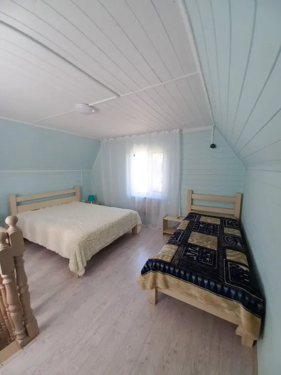 Участок с домом на берегу реки Лагутник