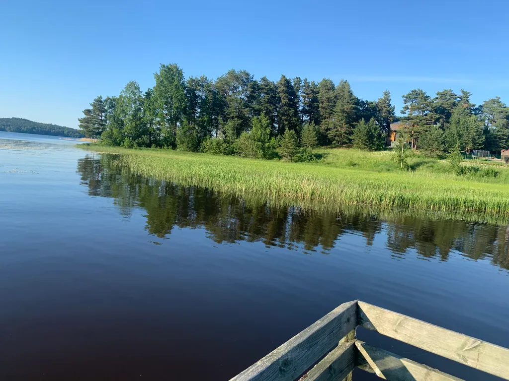 Домик в живописном месте на берегу Ладожского озера