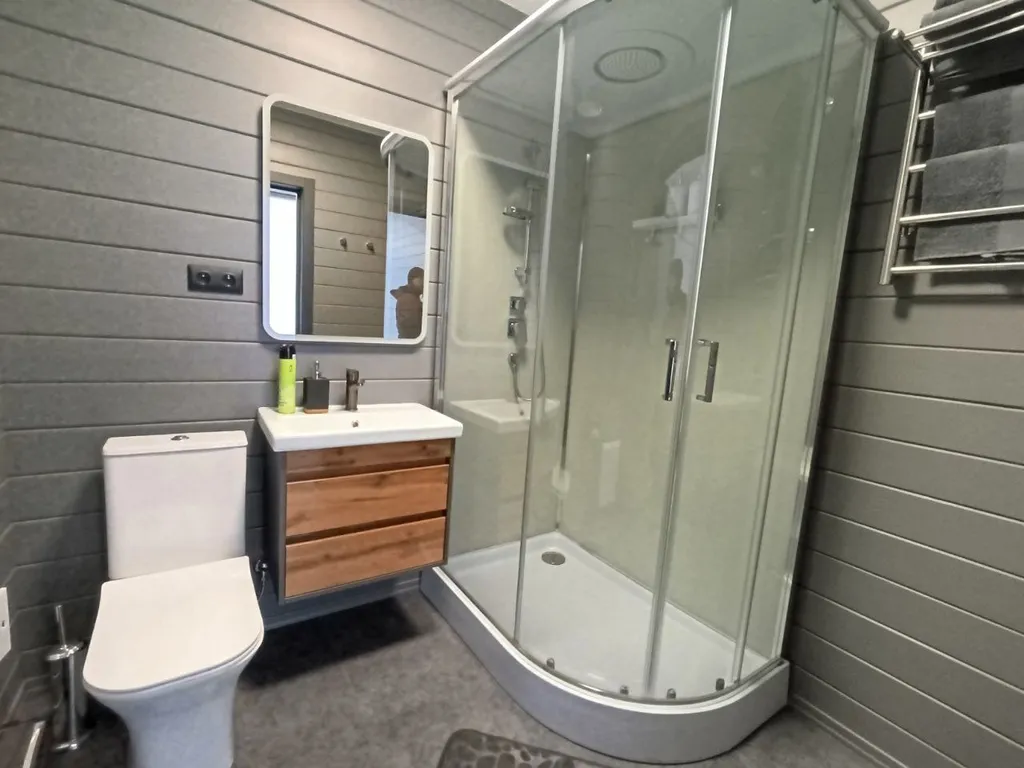 Дом на берегу озера