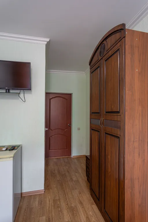 Номер с видом на горы и бассейн.